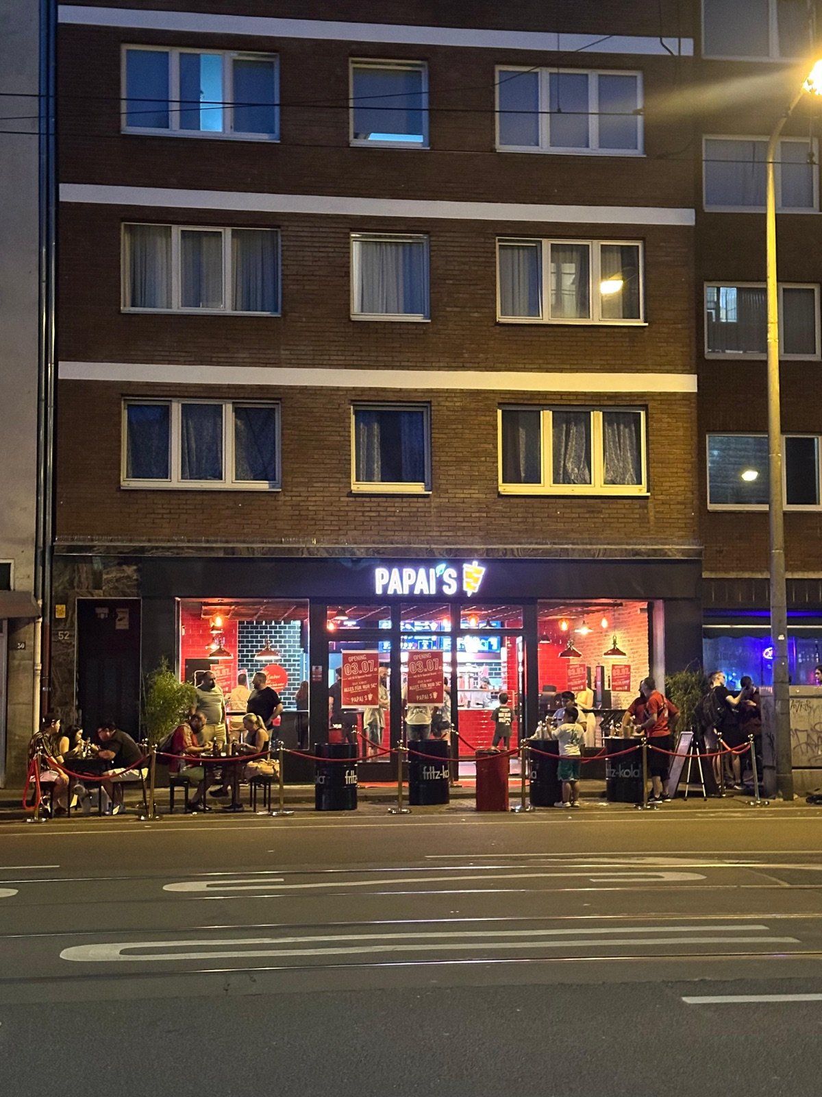 PAPAI´S Düsseldorf — Ladenfront